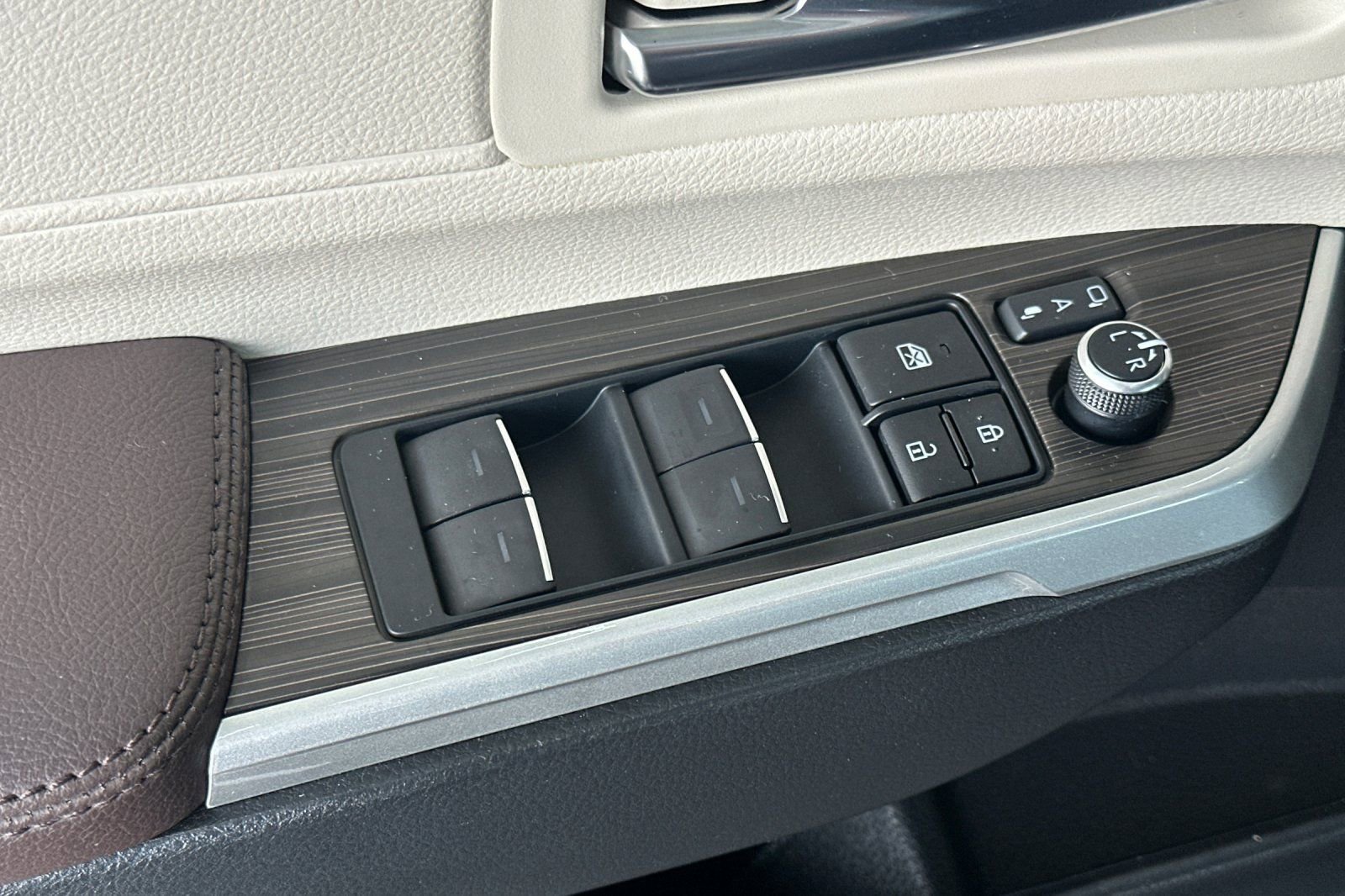 Certified 2024 Toyota Sienna Platinum image 14