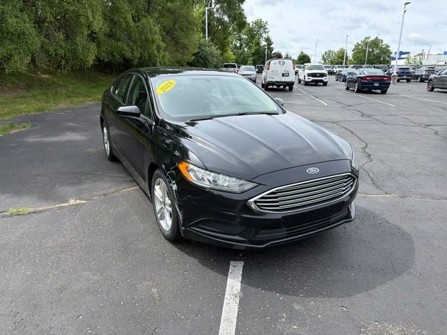 Used 2018 Ford Fusion SE w/ Fusion SE Technology Package FWD image 2