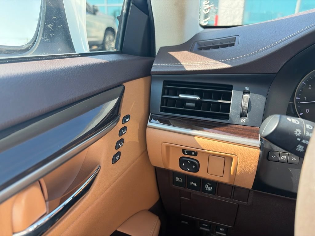 Used 2018 Lexus ES 350 w/ Navigation System Package FWD image 27
