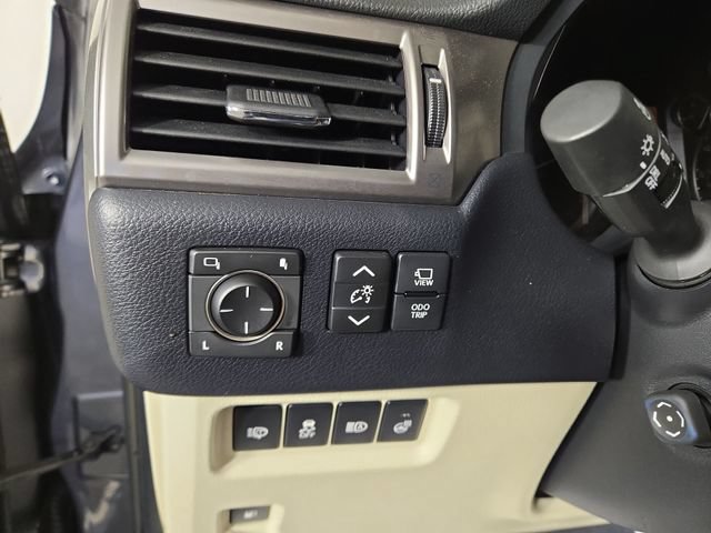 Used 2023 Lexus GX 460 Luxury w/ Sport Design Package AWD/4WD image 30