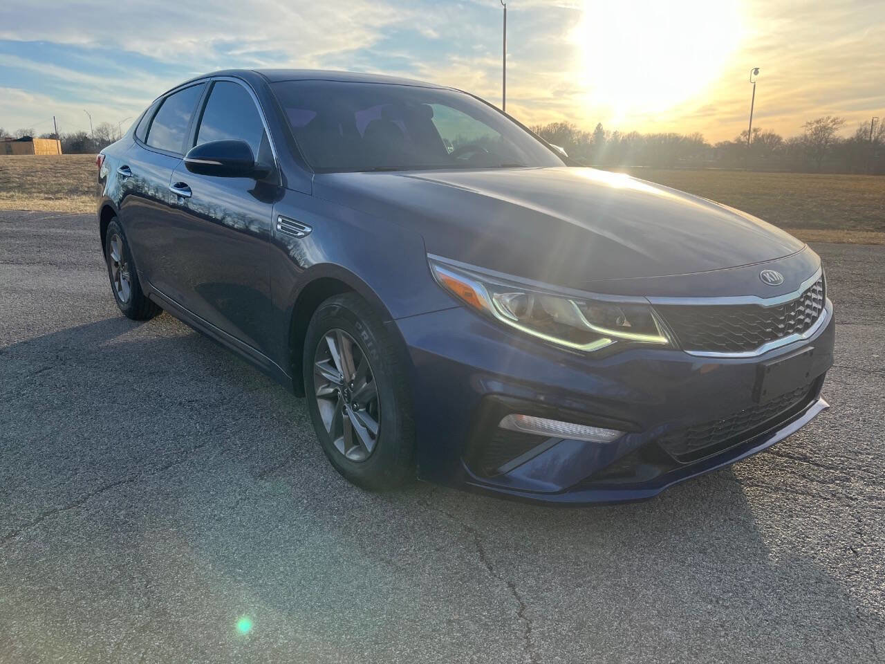 Used 2019 Kia Optima LX image 3