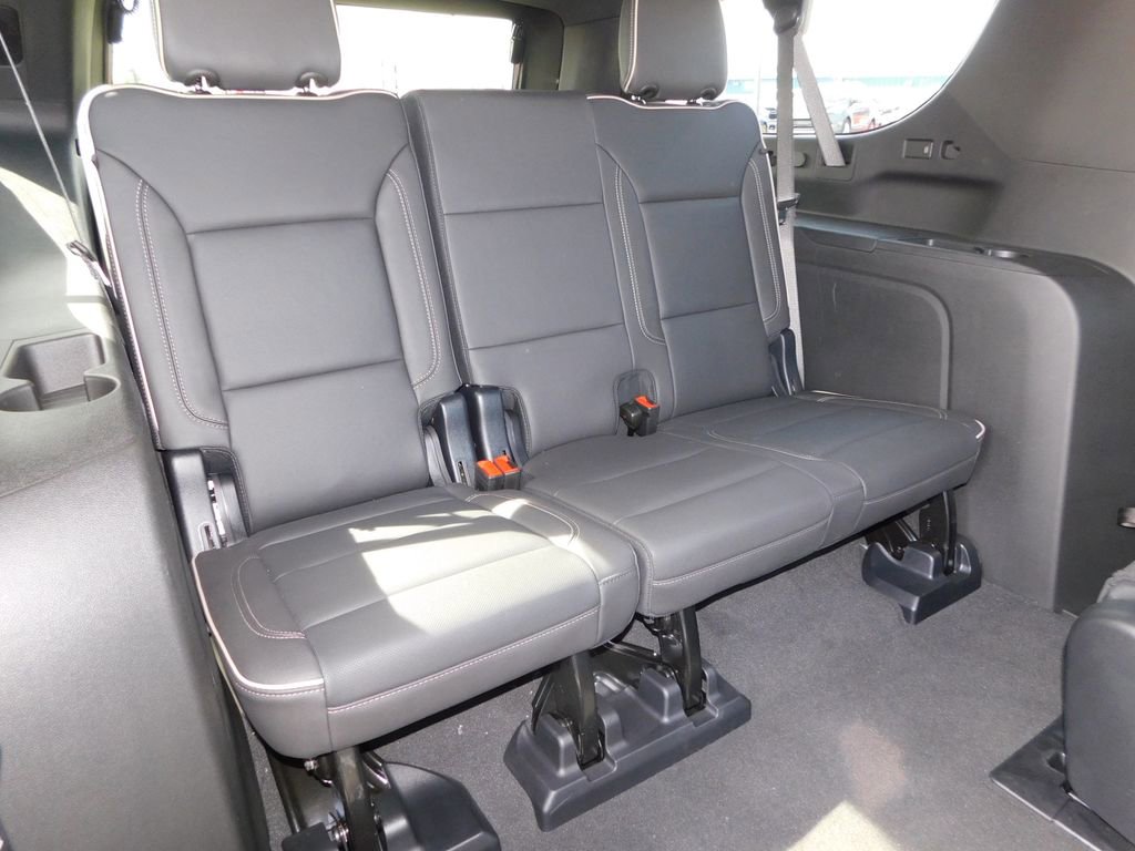 Used 2025 Chevrolet Suburban Premier image 35