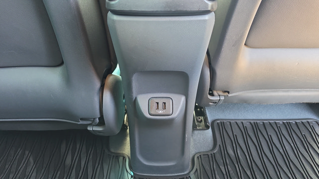 Used 2020 Chevrolet Bolt Premier w/ Infotainment Package FWD image 35