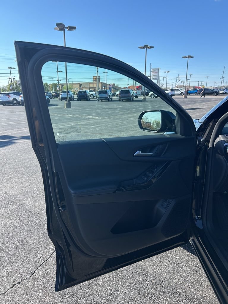 Used 2025 Chevrolet Equinox LT w/ Convenience Package II FWD image 27