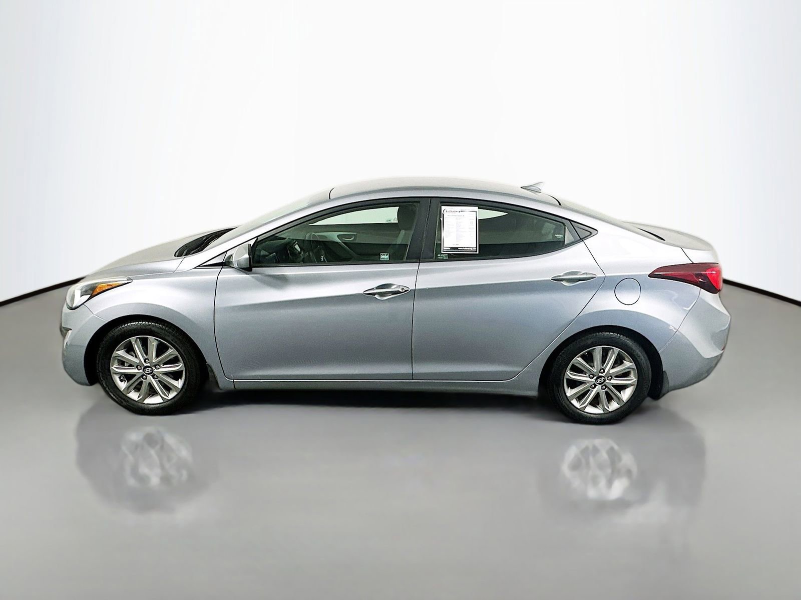 Used 2015 Hyundai Elantra SE w/ Option Group 02 FWD image 4