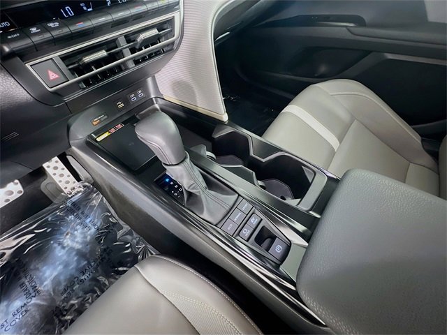 Used 2025 Toyota Camry SE image 24