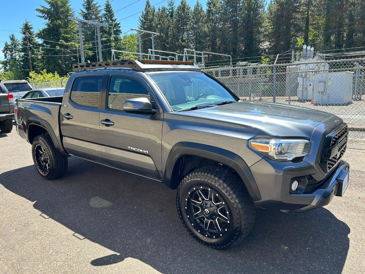 Used 2022 Toyota Tacoma TRD Off-Road AWD/4WD image 3