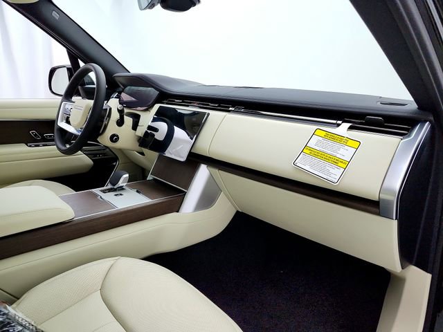 New 2026 Land Rover Range Rover Long Wheelbase SE AWD/4WD image 17