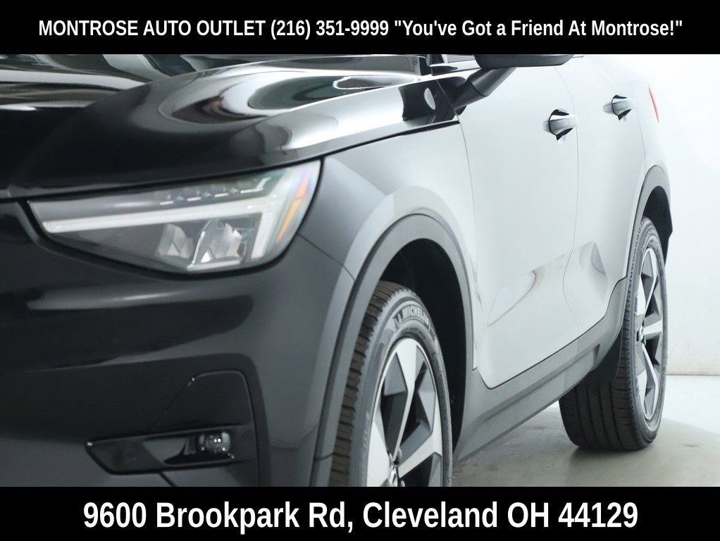 Used 2023 Volvo XC40 B5 Plus w/ Climate Package image 7