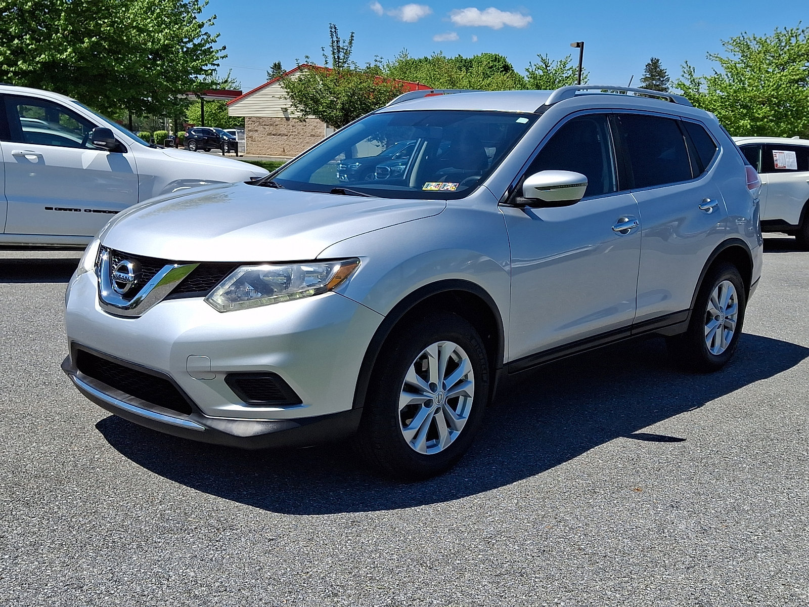 Used 2016 Nissan Rogue SV AWD/4WD image 3