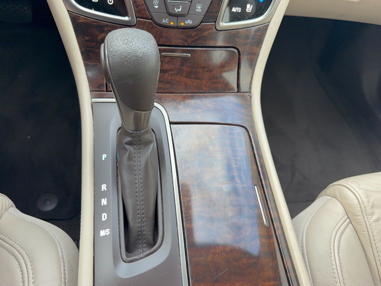 Used 2015 Buick LaCrosse Premium w/ Driver Confidence Package #1 FWD image 21