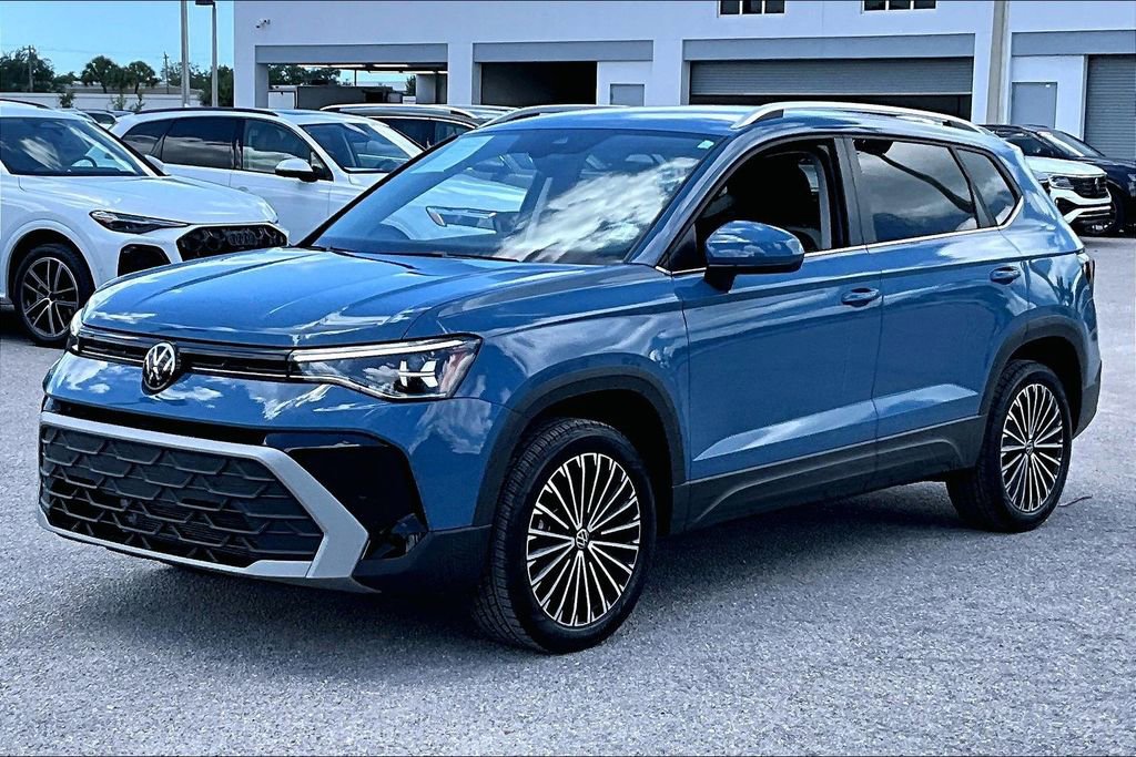 Used 2025 Volkswagen Taos SE image 9