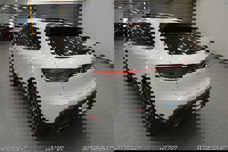 Used 2023 Porsche Macan image 11