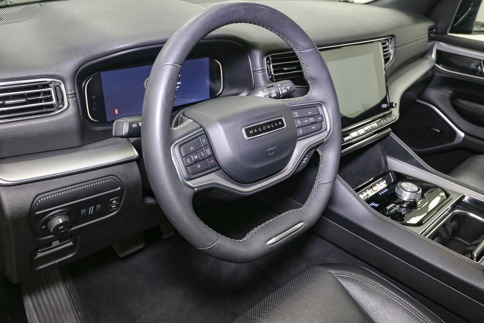 Used 2024 Jeep Wagoneer Series II AWD/4WD image 26