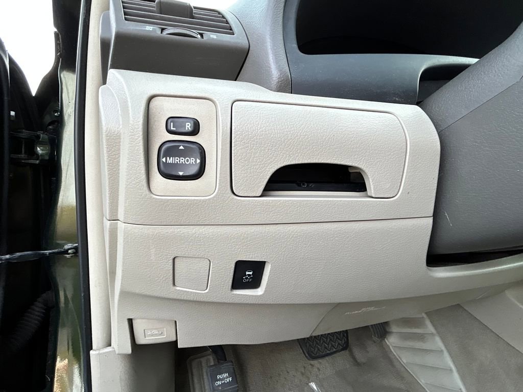 Used 2010 Toyota Camry image 18