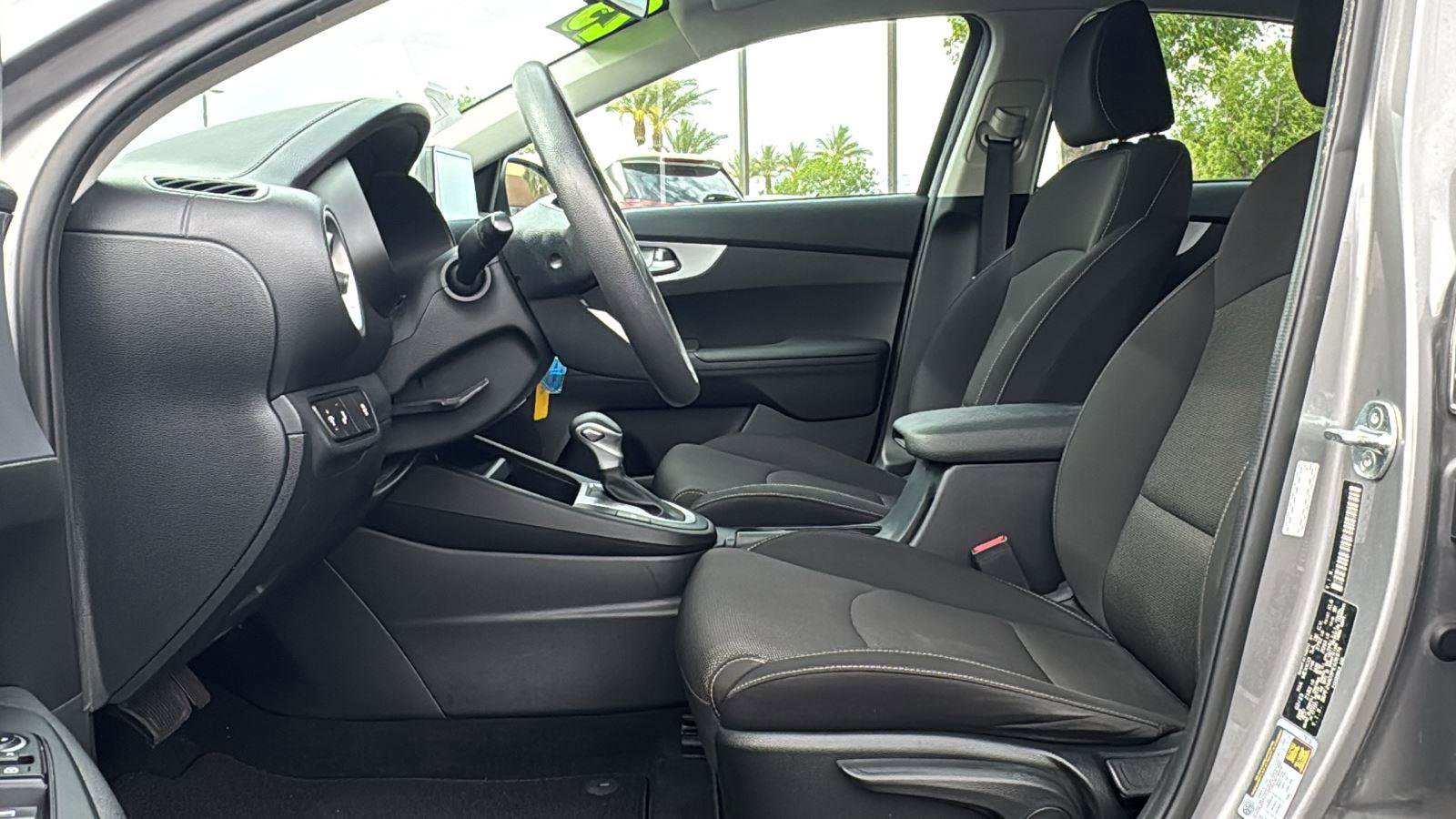 Used 2023 Kia Forte LXS w/ LXS Technology Package image 21