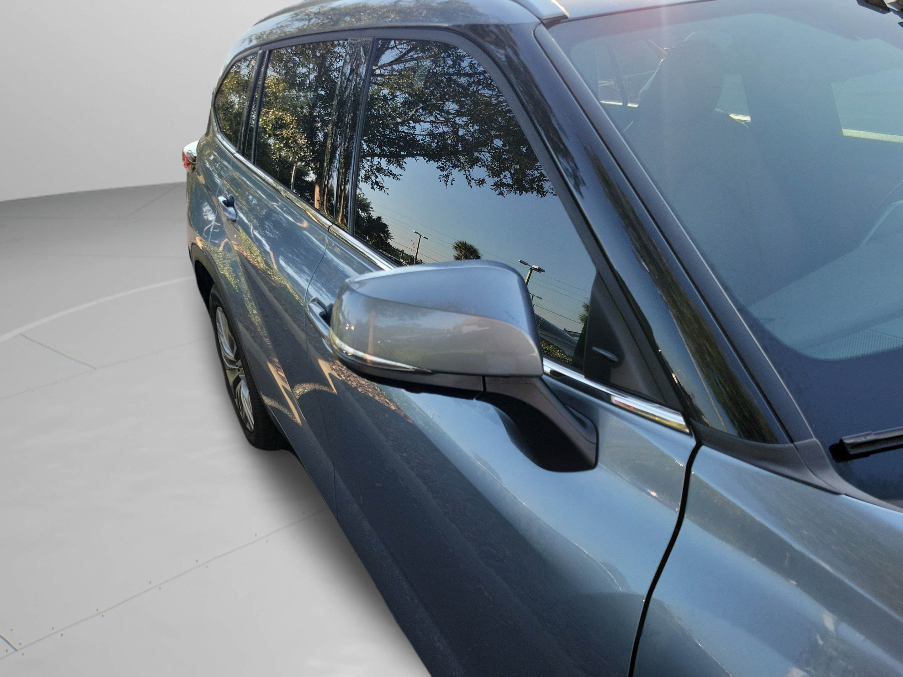 Used 2021 Toyota Highlander Platinum FWD image 16