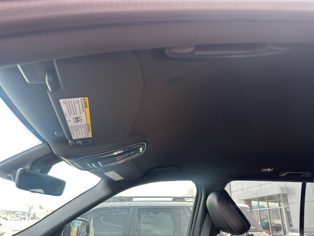 Used 2025 Jeep Grand Cherokee Altitude image 15