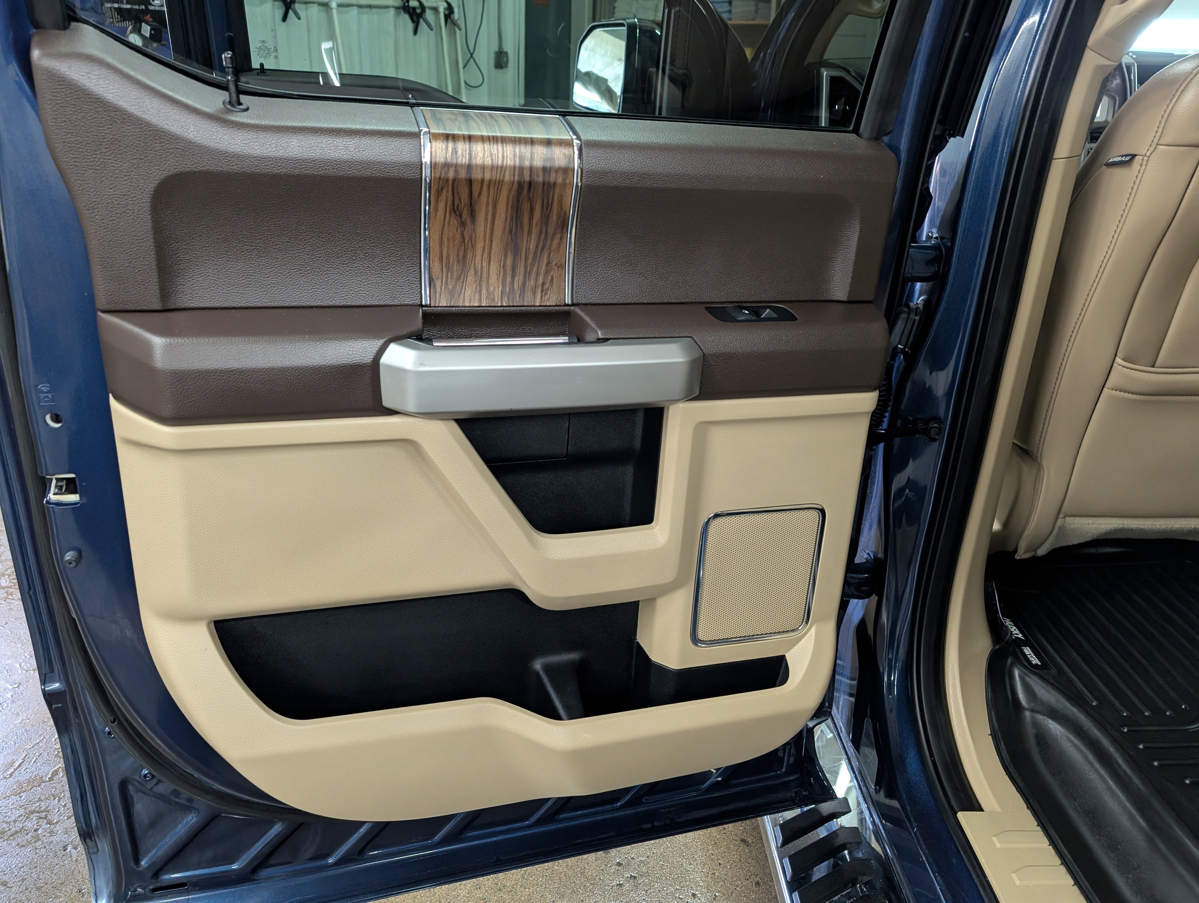 Used 2018 Ford F150 Lariat w/ Equipment Group 502A Luxury image 13