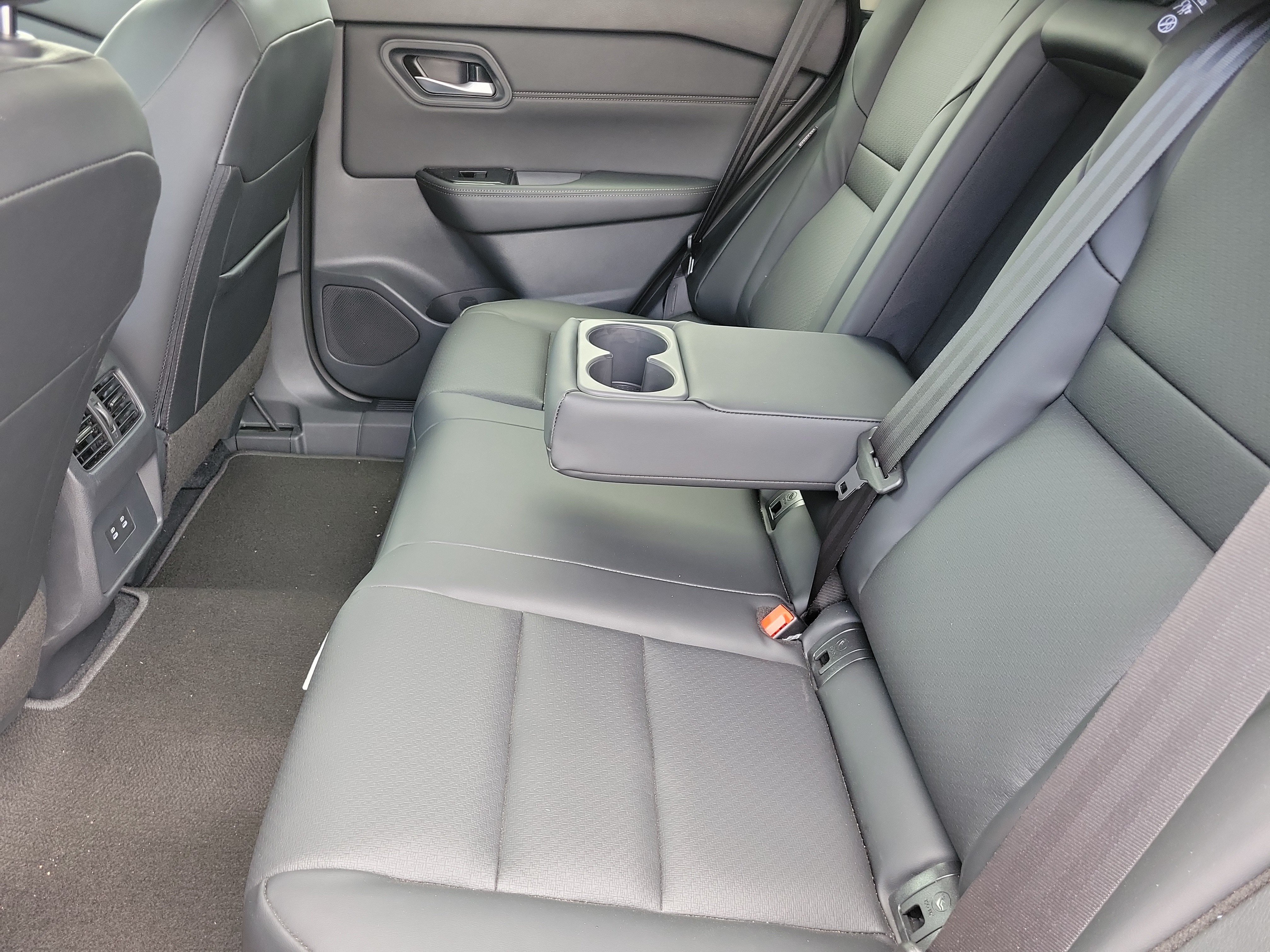 Used 2026 Nissan Rogue Dark Armor FWD image 12