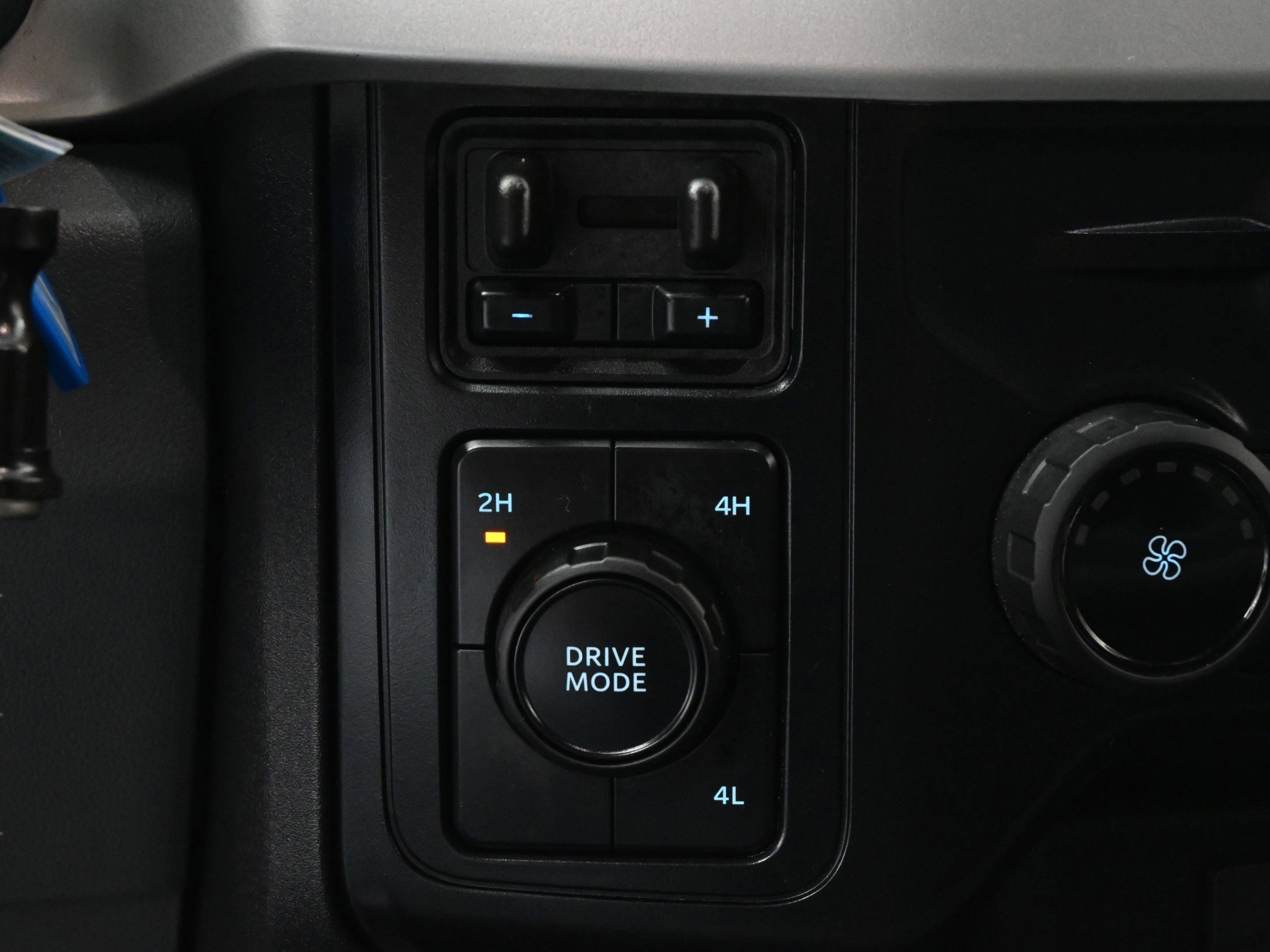 Used 2025 Ford F450 XLT w/ 360-Degree Camera Package image 25