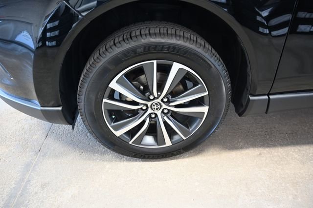 Used 2022 Toyota Venza LE AWD/4WD image 31