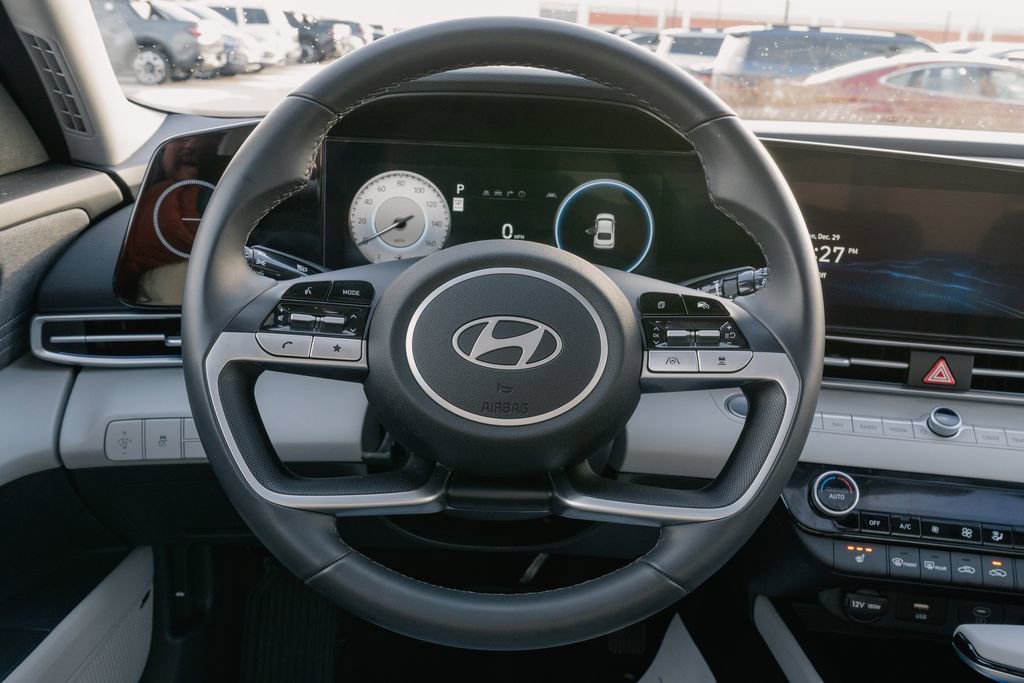 Certified 2025 Hyundai Elantra Limited image 13