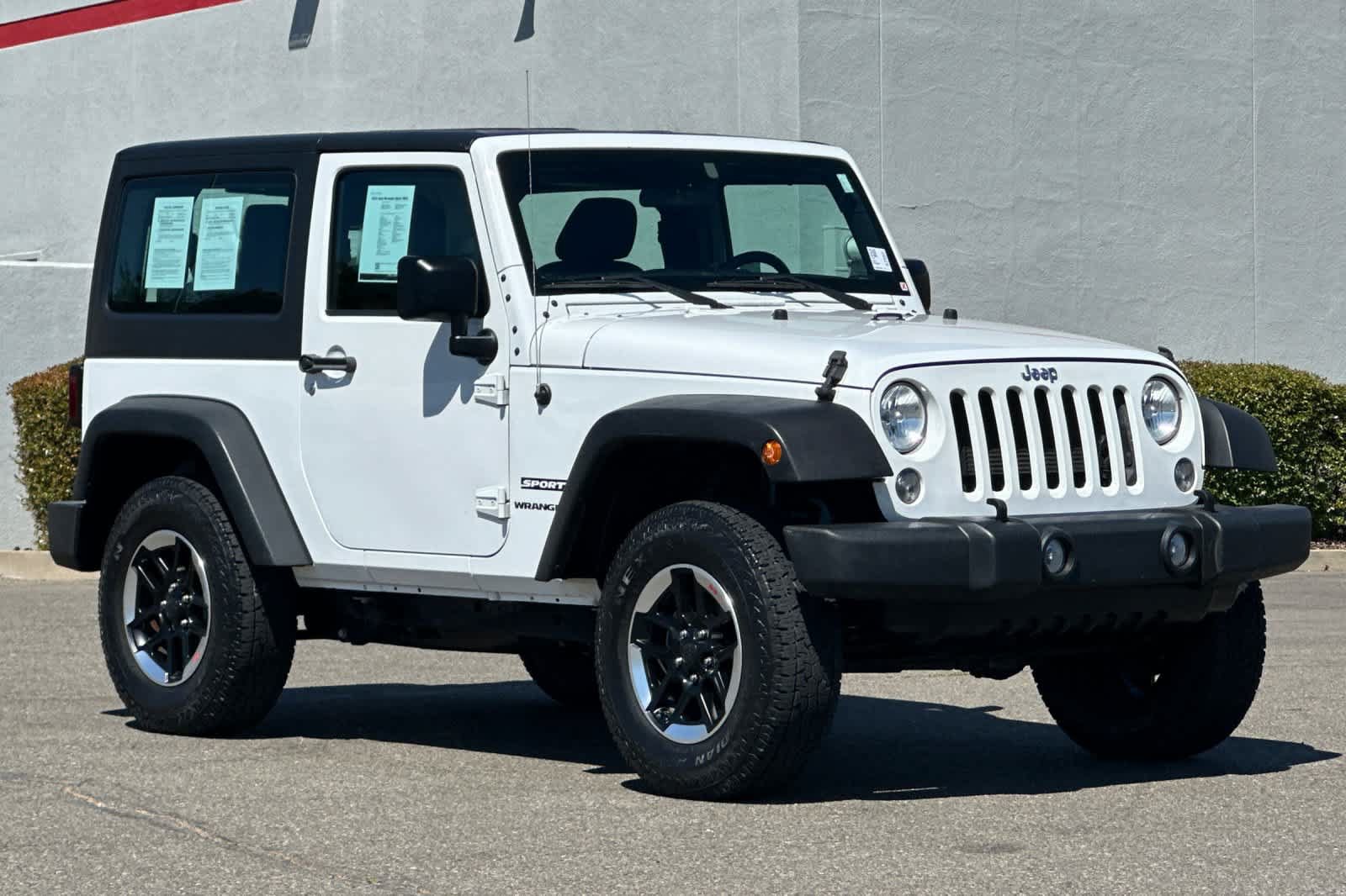 Used 2016 Jeep Wrangler Sport w/ Connectivity Group AWD/4WD image 5