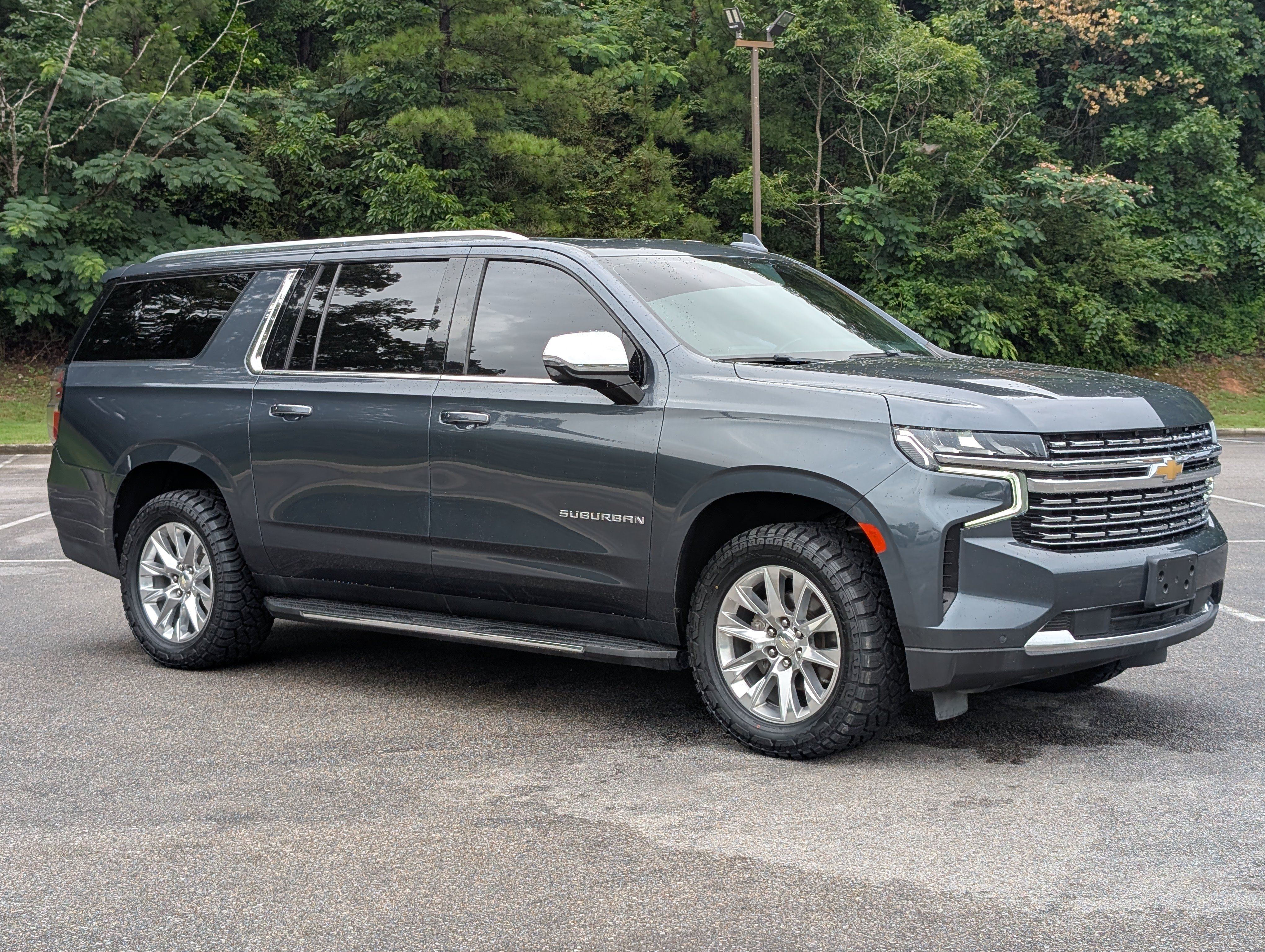 Used 2021 Chevrolet Suburban Premier w/ Premium Package 2 RWD image 11