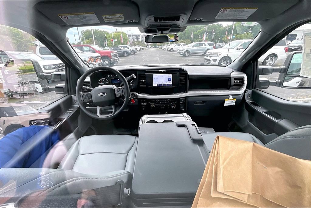 New 2025 Ford F550 2WD Regular Cab Super Duty image 5