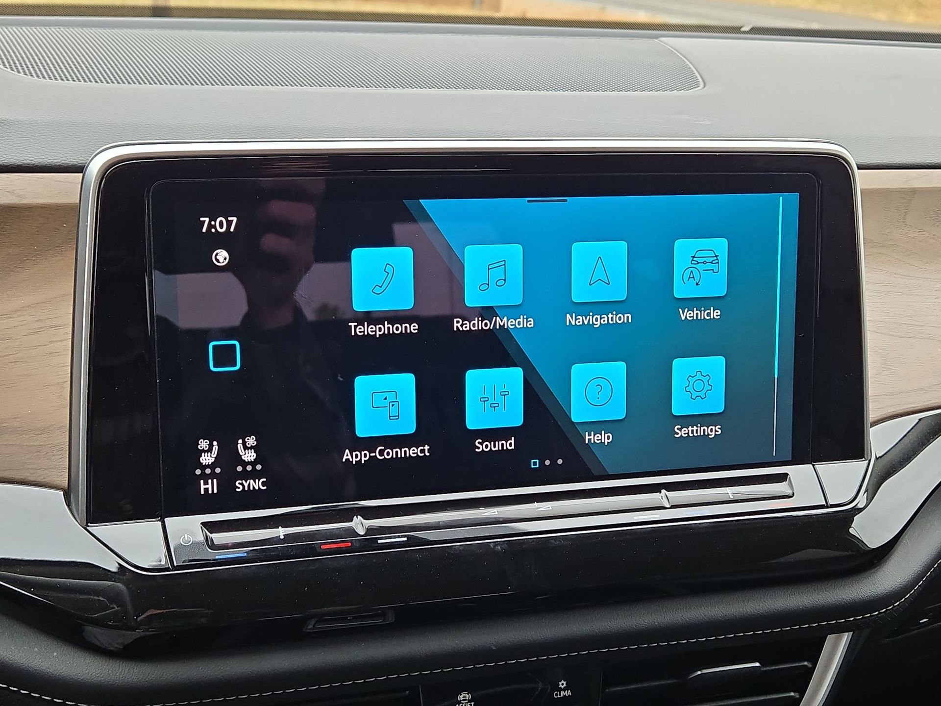 Used 2025 Volkswagen Atlas SE FWD image 19