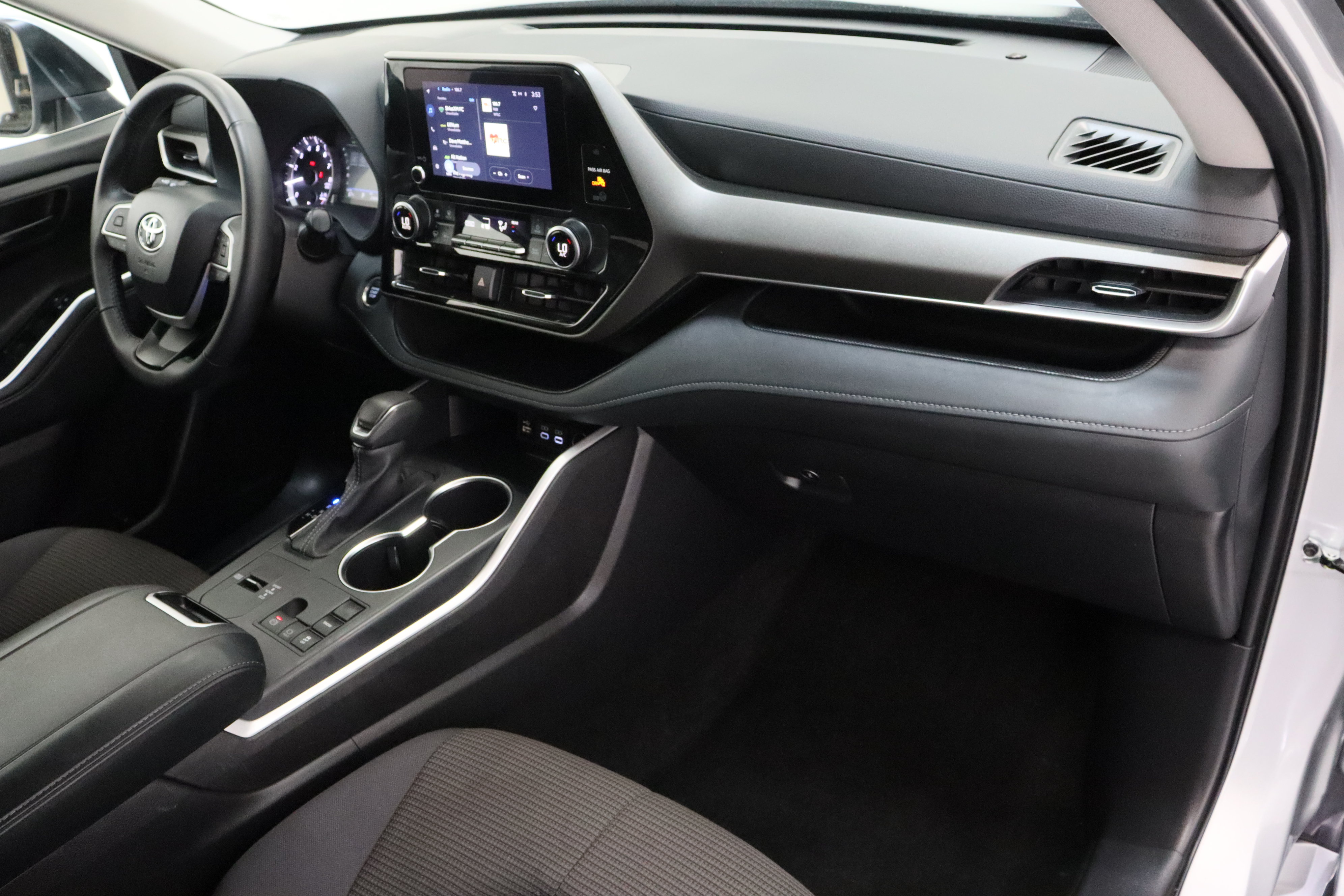 Certified 2025 Toyota Highlander LE FWD image 38