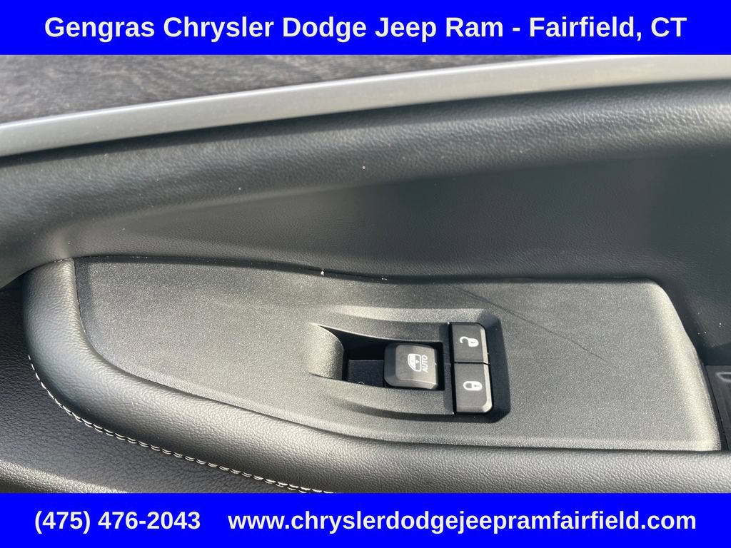 Used 2023 Jeep Grand Cherokee Limited w/ Luxury Tech Group II AWD/4WD image 14