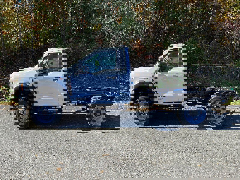 New 2026 Ford F550 4x4 Regular Cab Super Duty image 4