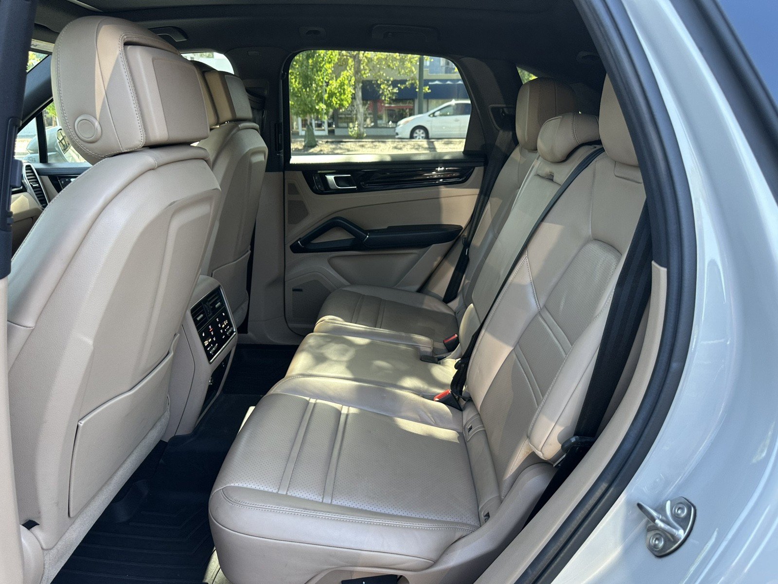 Used 2023 Porsche Cayenne S AWD/4WD image 22