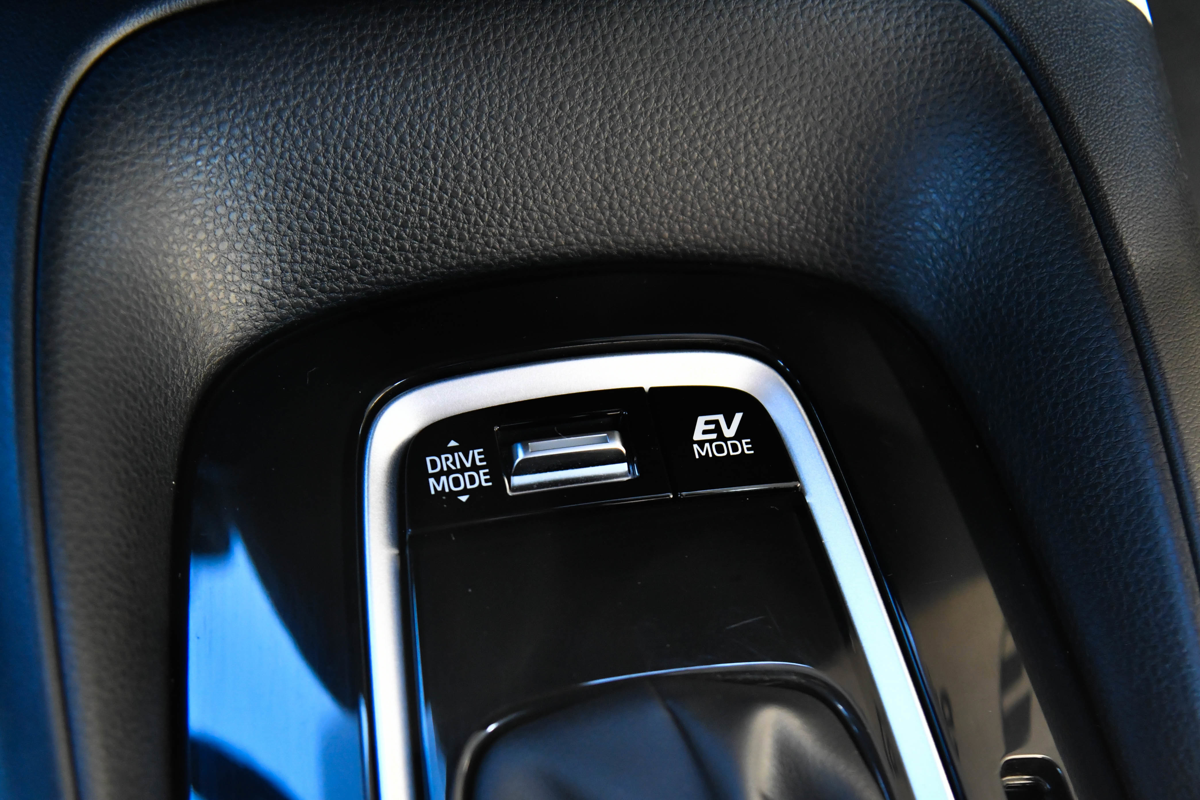 Used 2024 Toyota Corolla SE w/ SE Package image 27