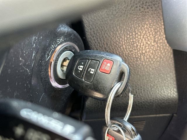 Used 2019 Toyota Highlander LE w/ Carpet Mat Package (TMS) image 15