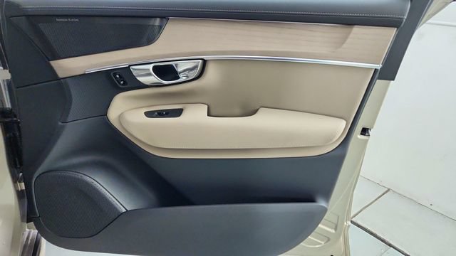 New 2026 Volvo XC90 T8 Plus w/ Protection Package Premier AWD/4WD image 40