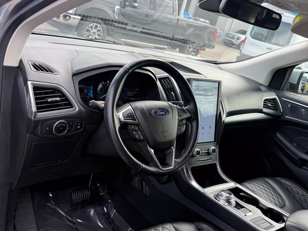 Used 2023 Ford Edge Titanium AWD/4WD image 3