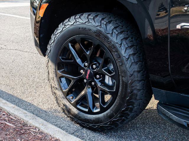 Used 2023 GMC Yukon AT4 w/ Technology Package image 5