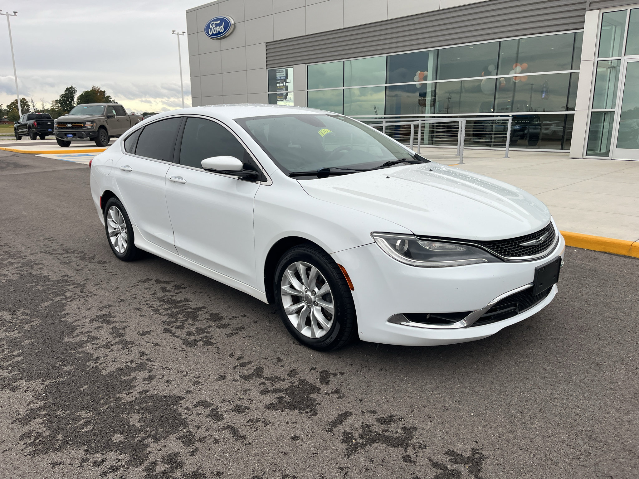 Used 2015 Chrysler 200 C FWD image 3