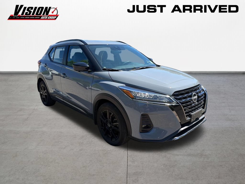 Used 2024 Nissan Kicks SR w/ SR Premium Package FWD image 3