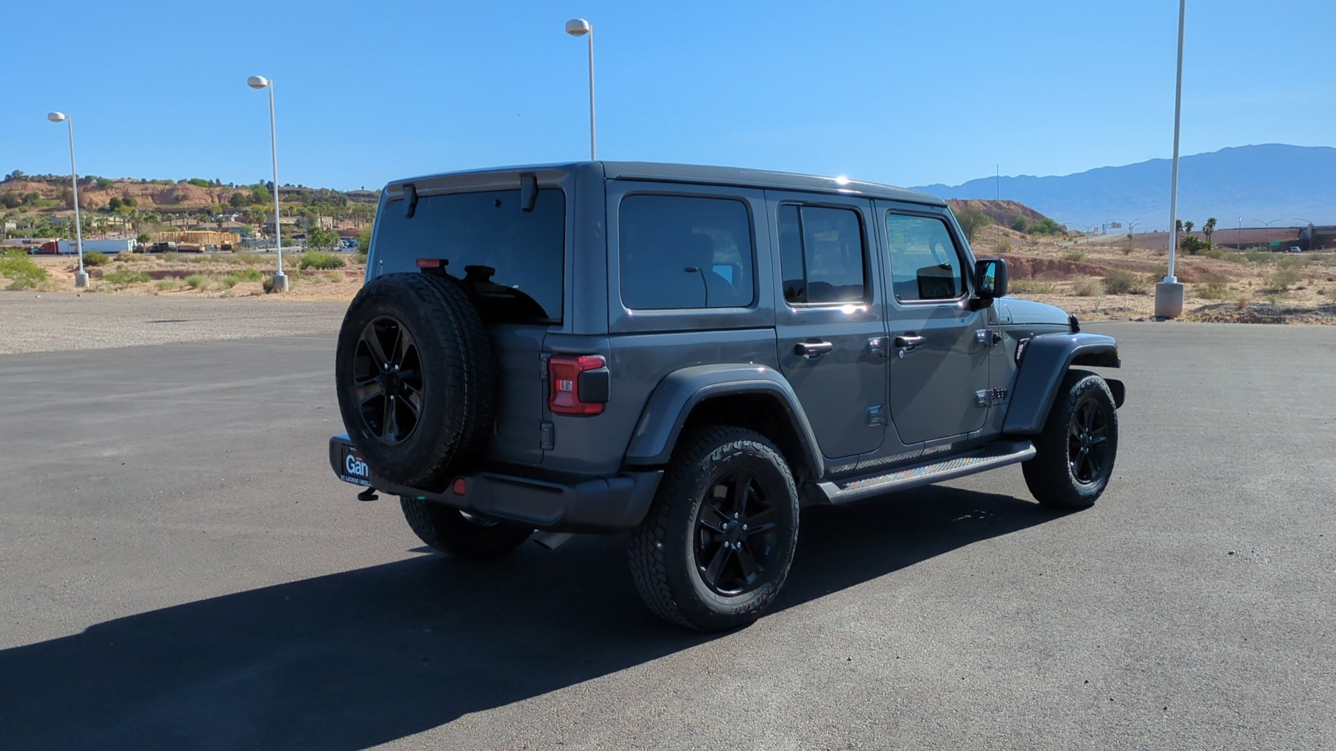 Used 2023 Jeep Wrangler Unlimited Sahara image 3