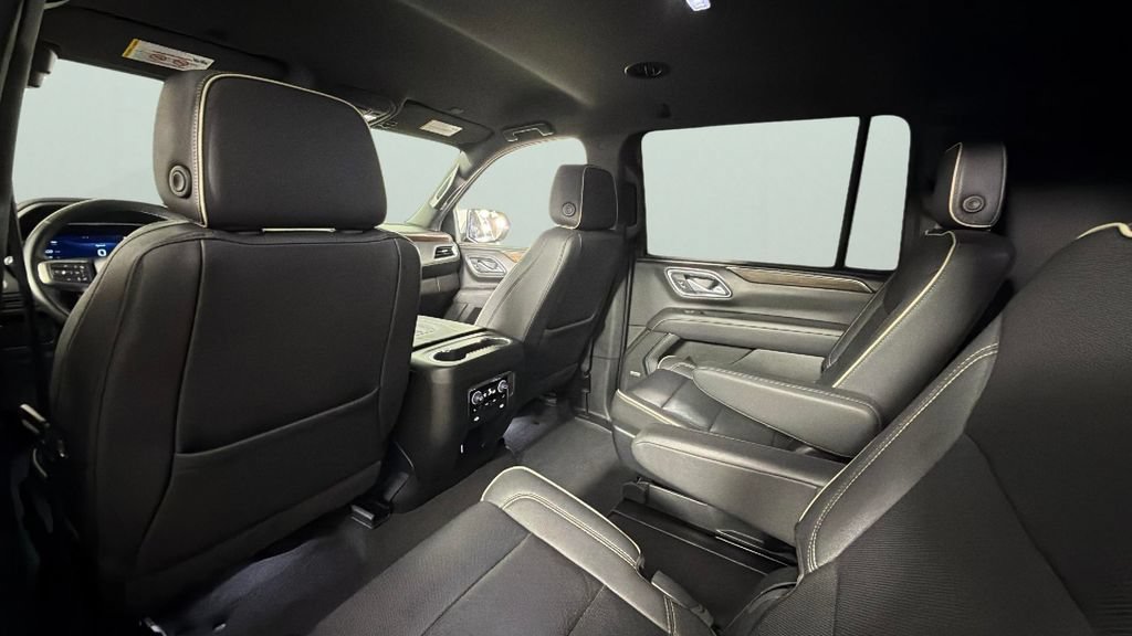 Used 2023 Chevrolet Suburban Premier RWD image 29