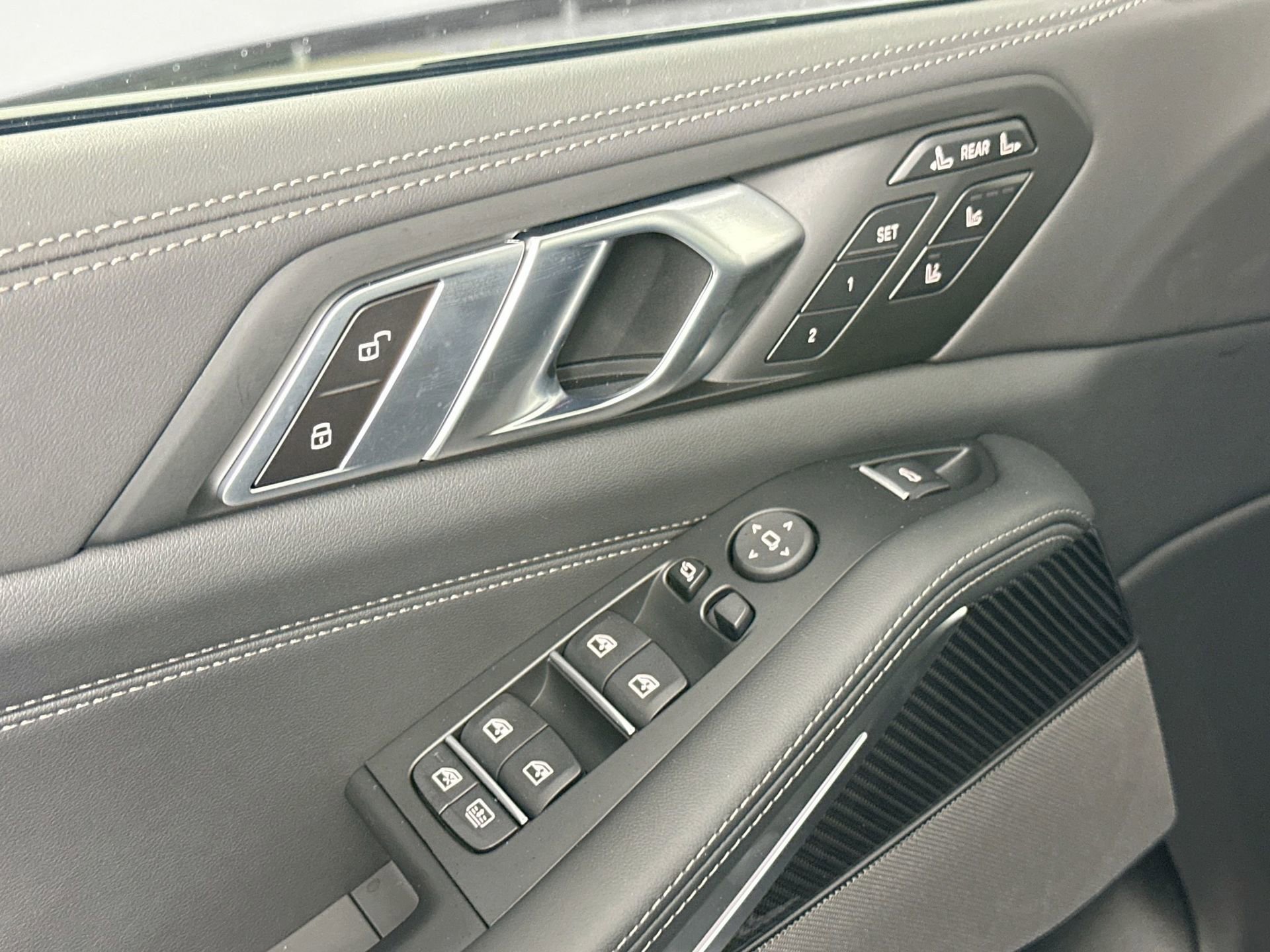 New 2026 BMW X7 M60i image 17