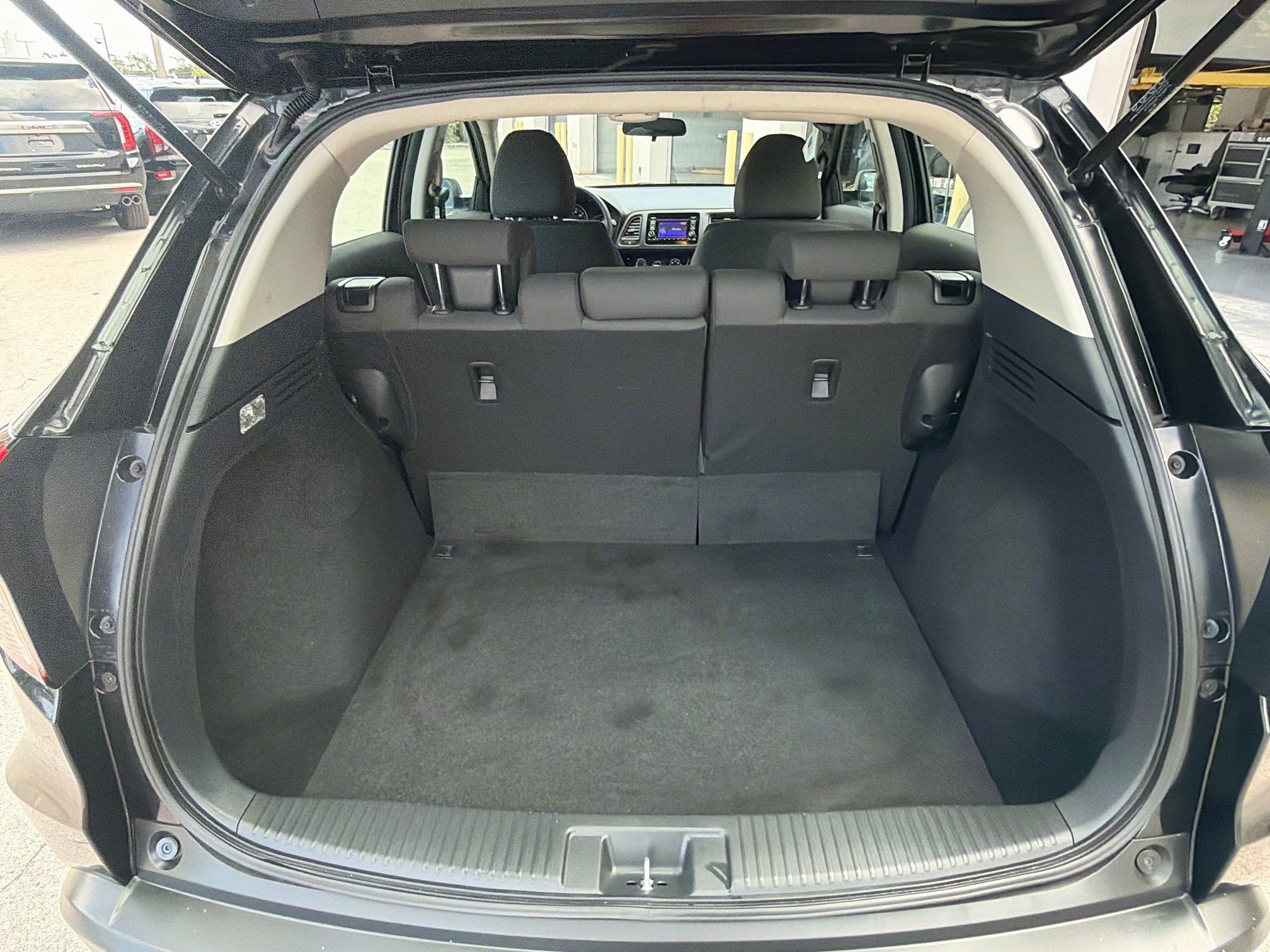 Used 2022 Honda HR-V LX image 25