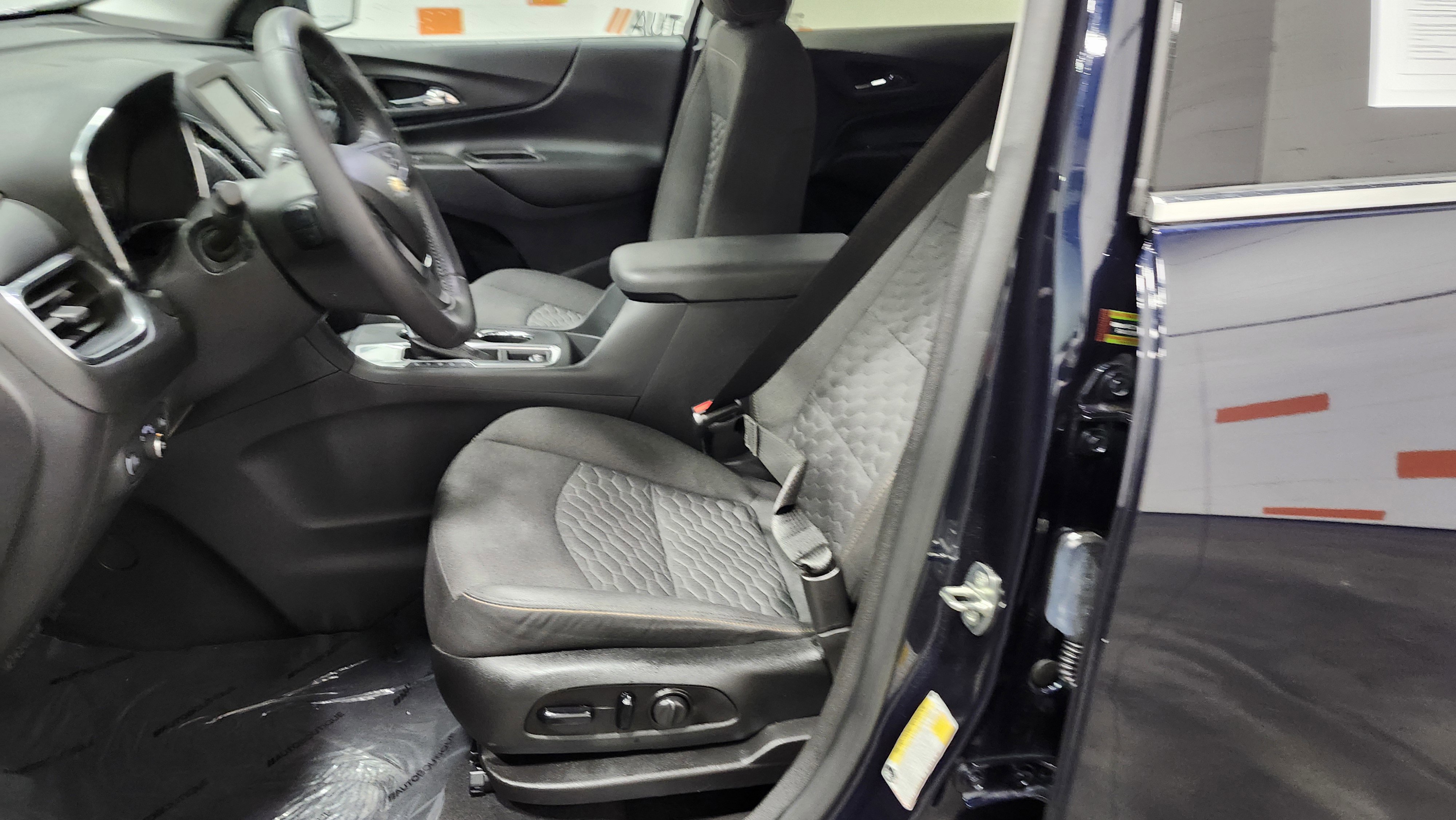 Used 2020 Chevrolet Equinox LT image 24