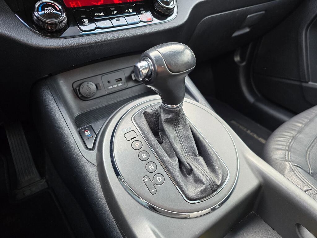 Used 2011 Kia Sportage SX w/ Premium Pkg w/Leather Seats image 36