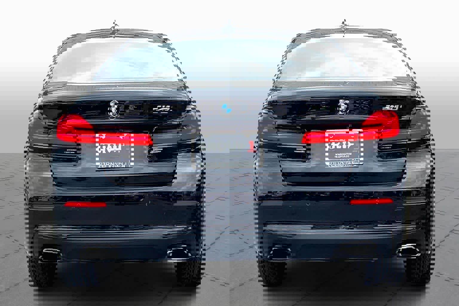 Used 2023 BMW 540i w/ Premium Package image 4