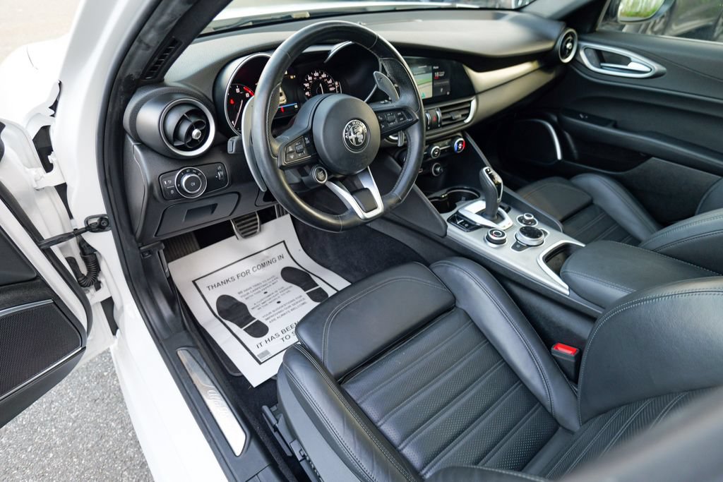 Used 2023 Alfa Romeo Giulia Veloce AWD/4WD image 18